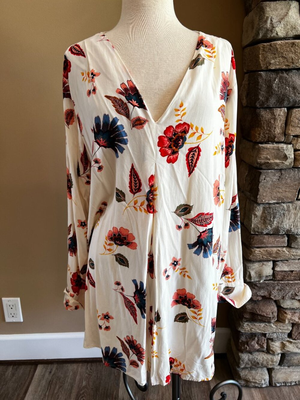 Old Navy Cream Dolman Sleeve V-Neck Blouse